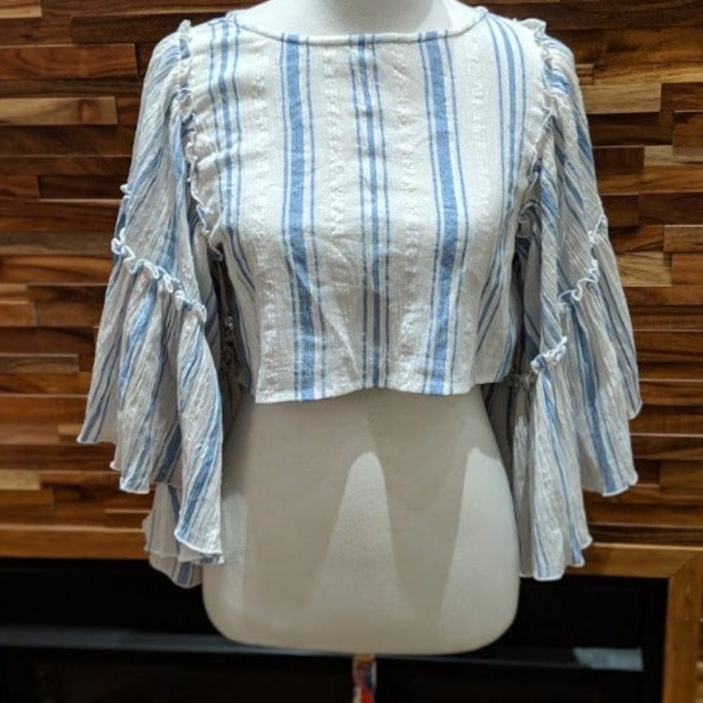 BNWT Kimchi Blue Crop Top - XS